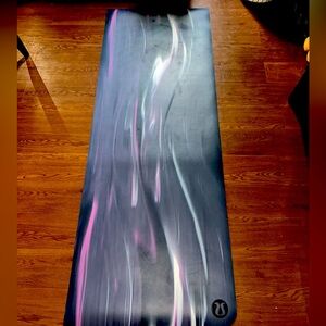 Lululemon “The BIG Mat” yoga mat